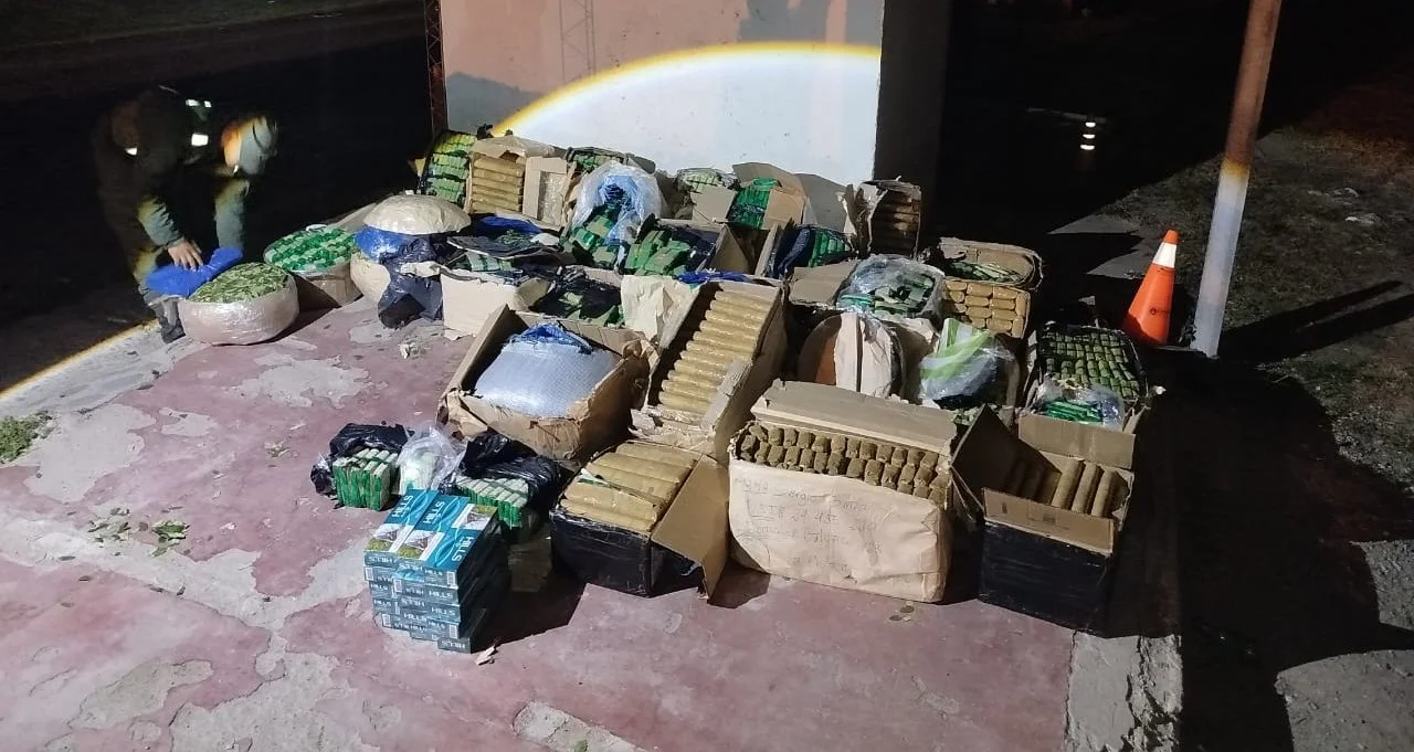 hojas_de_coca-_472_kilos-_150_paquetes_cigarrillos_1
